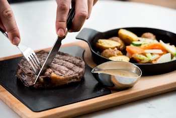 Memoire Palace Resort & Spa,Psa Krom Market>>Siem Reap,5 star