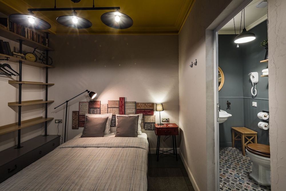 5 vintage guest house