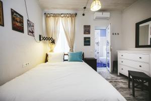 5 vintage guest house