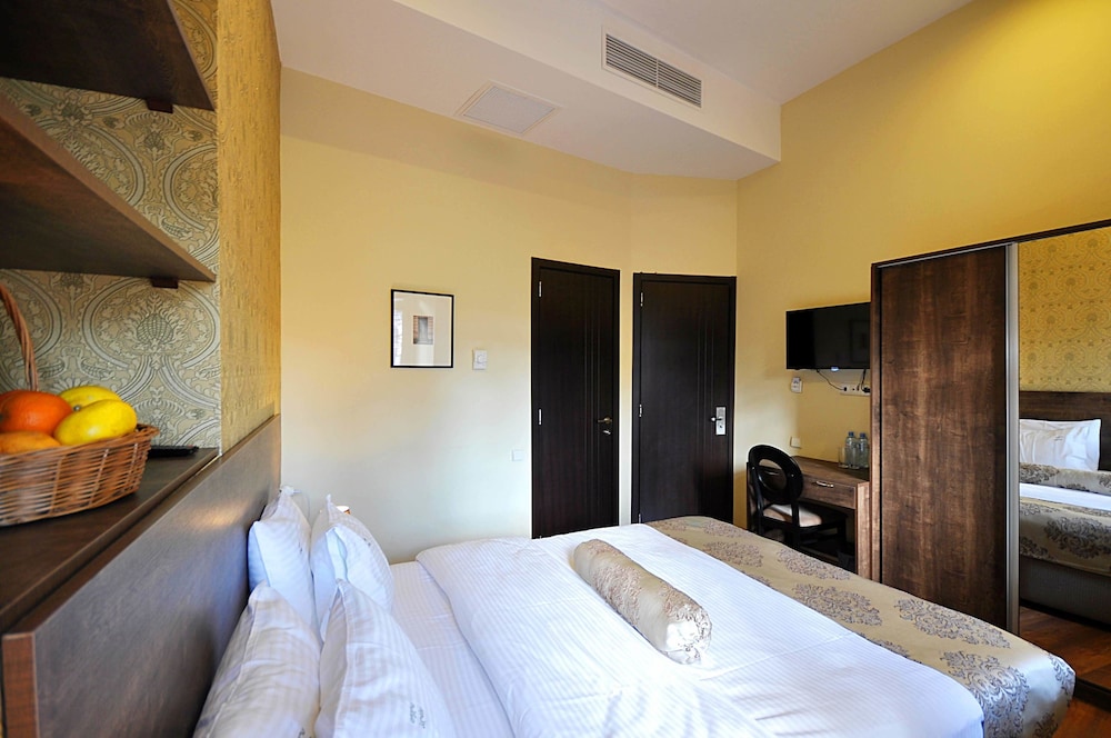 boutique hotel tekla palace