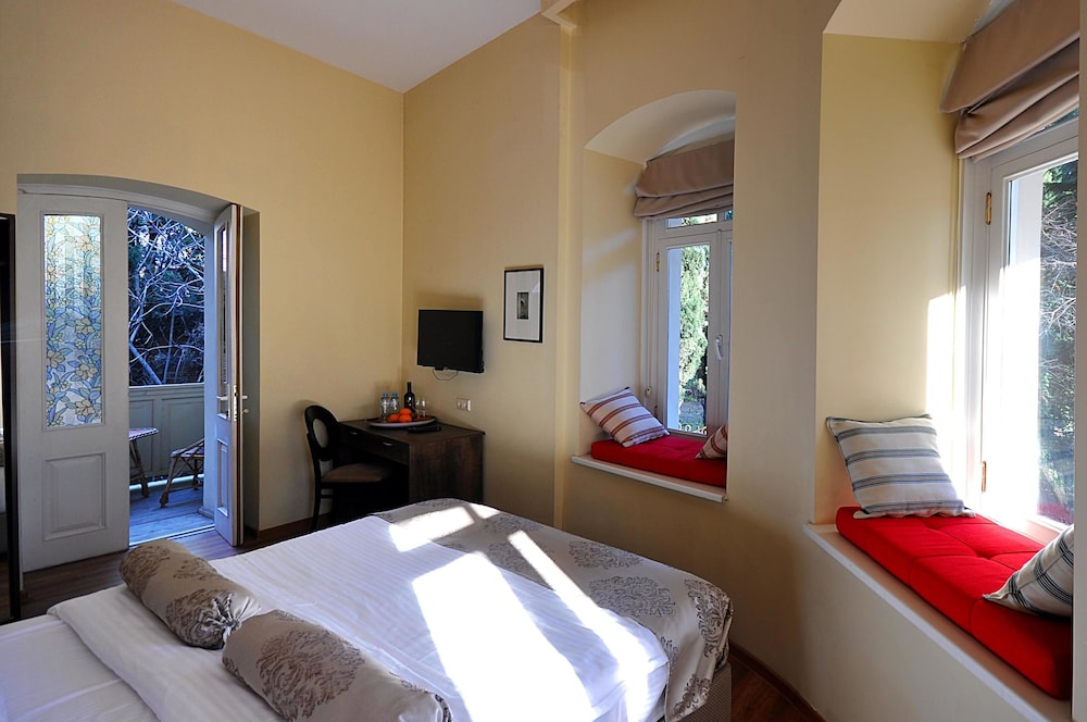 boutique hotel tekla palace