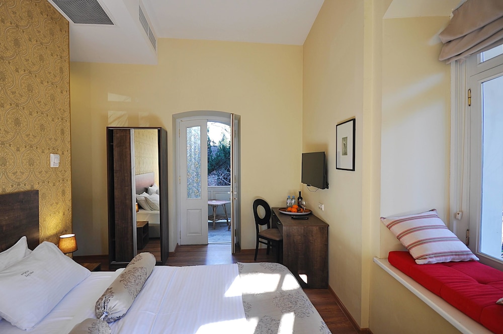 boutique hotel tekla palace