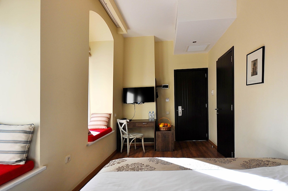 boutique hotel tekla palace