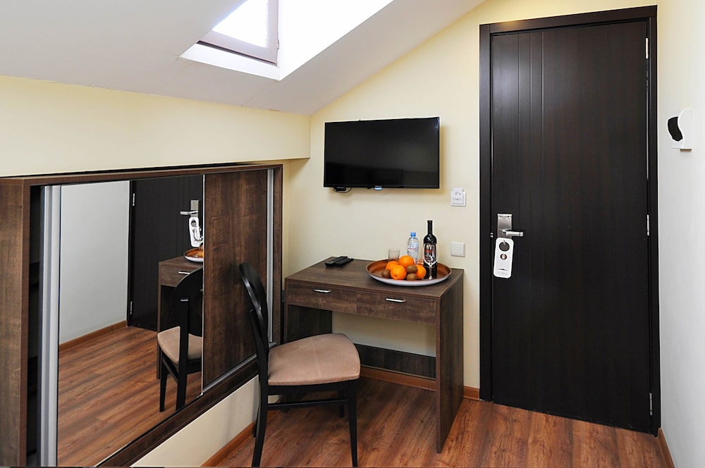 boutique hotel tekla palace