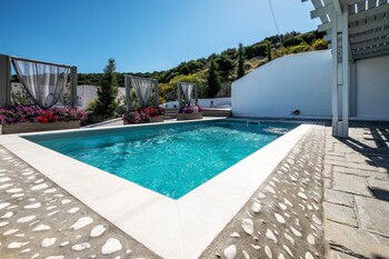 Paros Nereids Villas,Paros>>Parikia,4 star