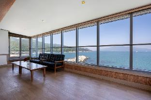 Yeosu Carp Island Pension,Near Manseongni Black Sand Beach,3 star