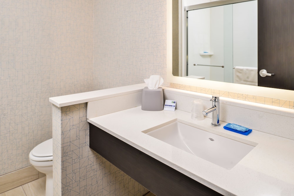 holiday inn exp and sts kansas city lees summit