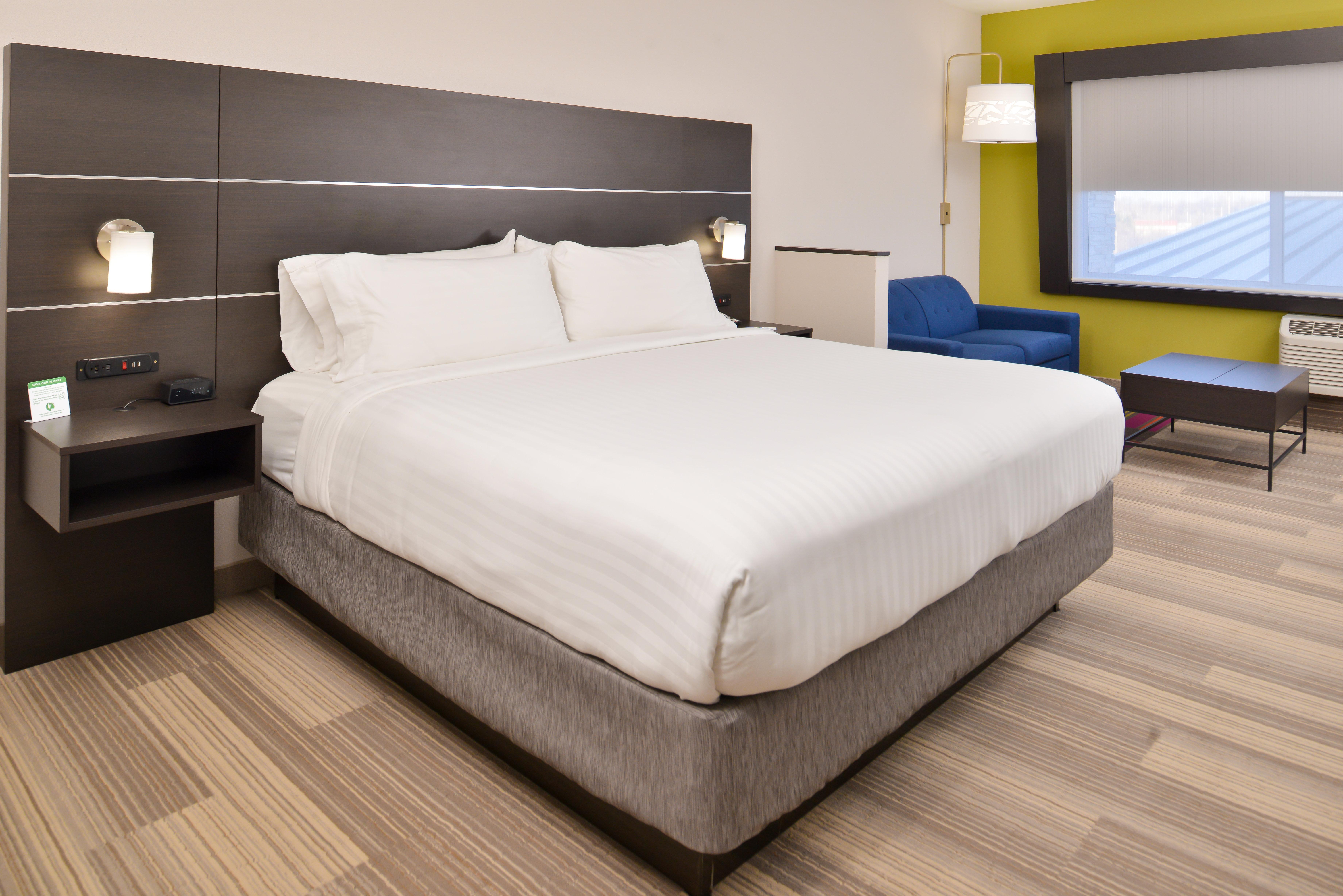 holiday inn exp and sts kansas city lees summit