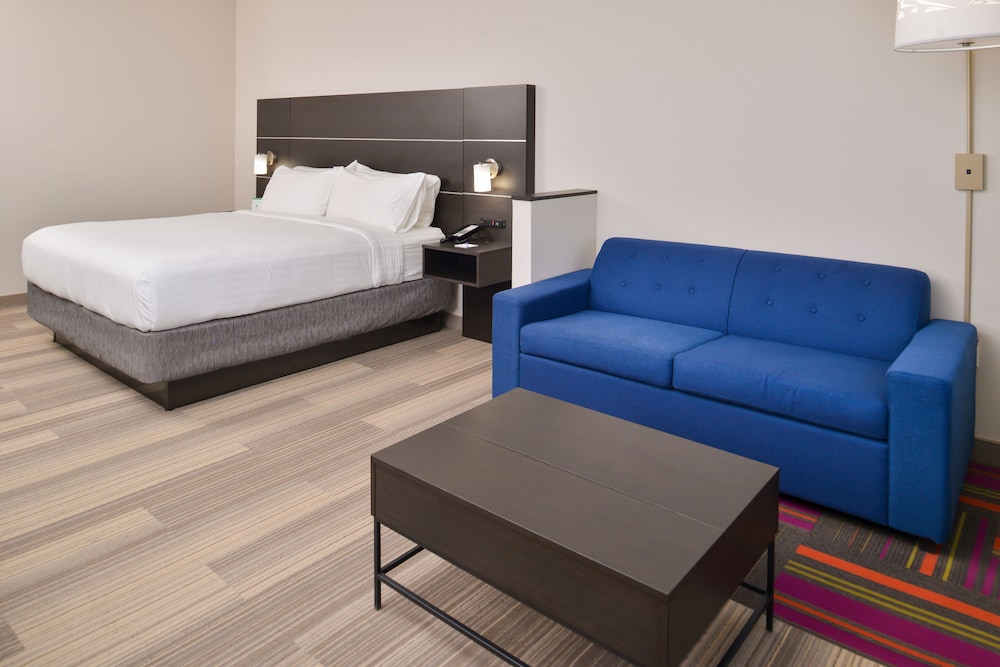 holiday inn exp and sts kansas city lees summit