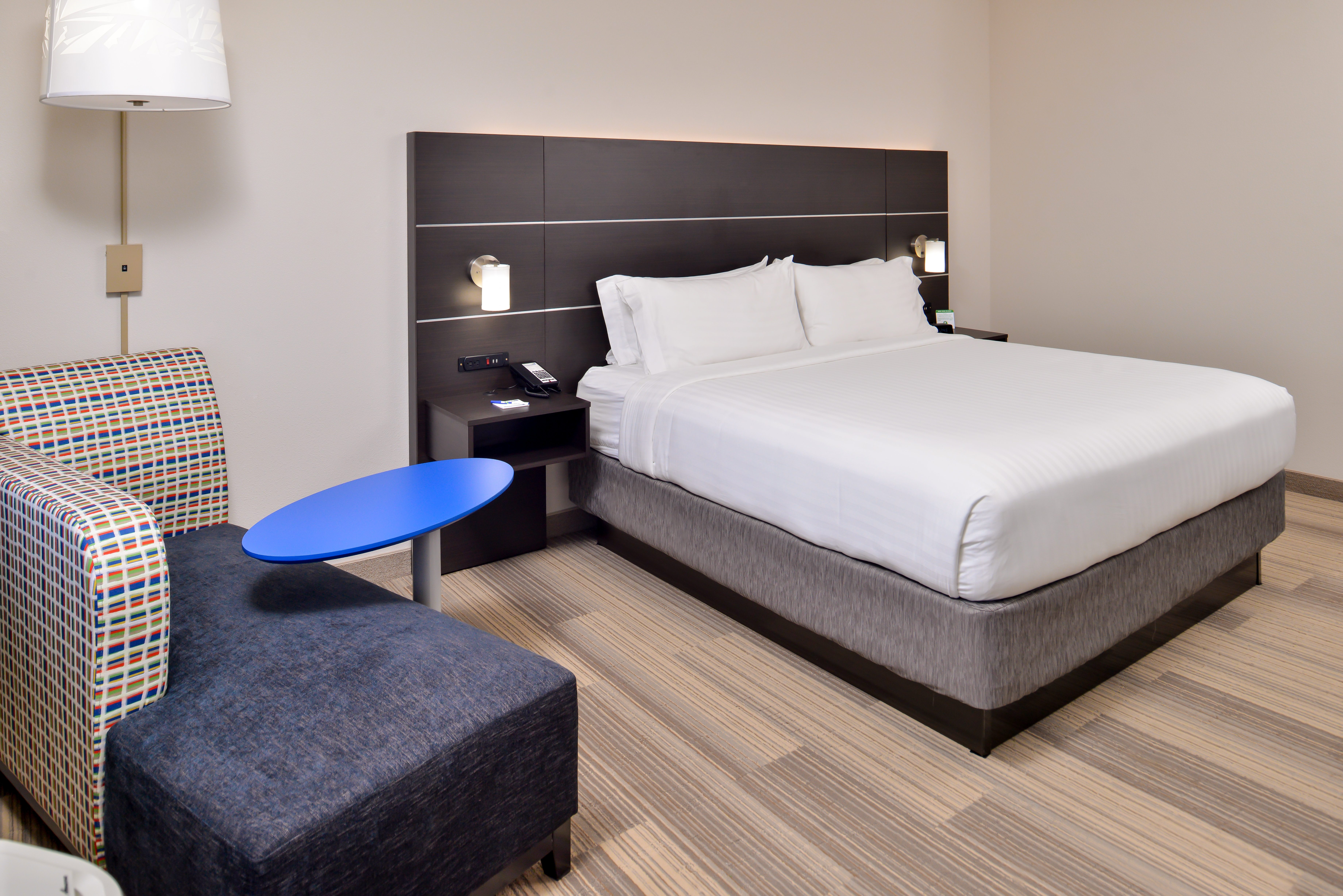 holiday inn exp and sts kansas city lees summit