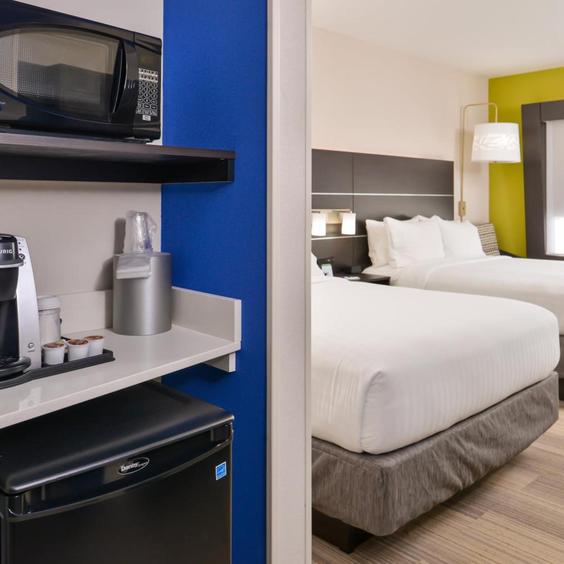 holiday inn exp and sts kansas city lees summit