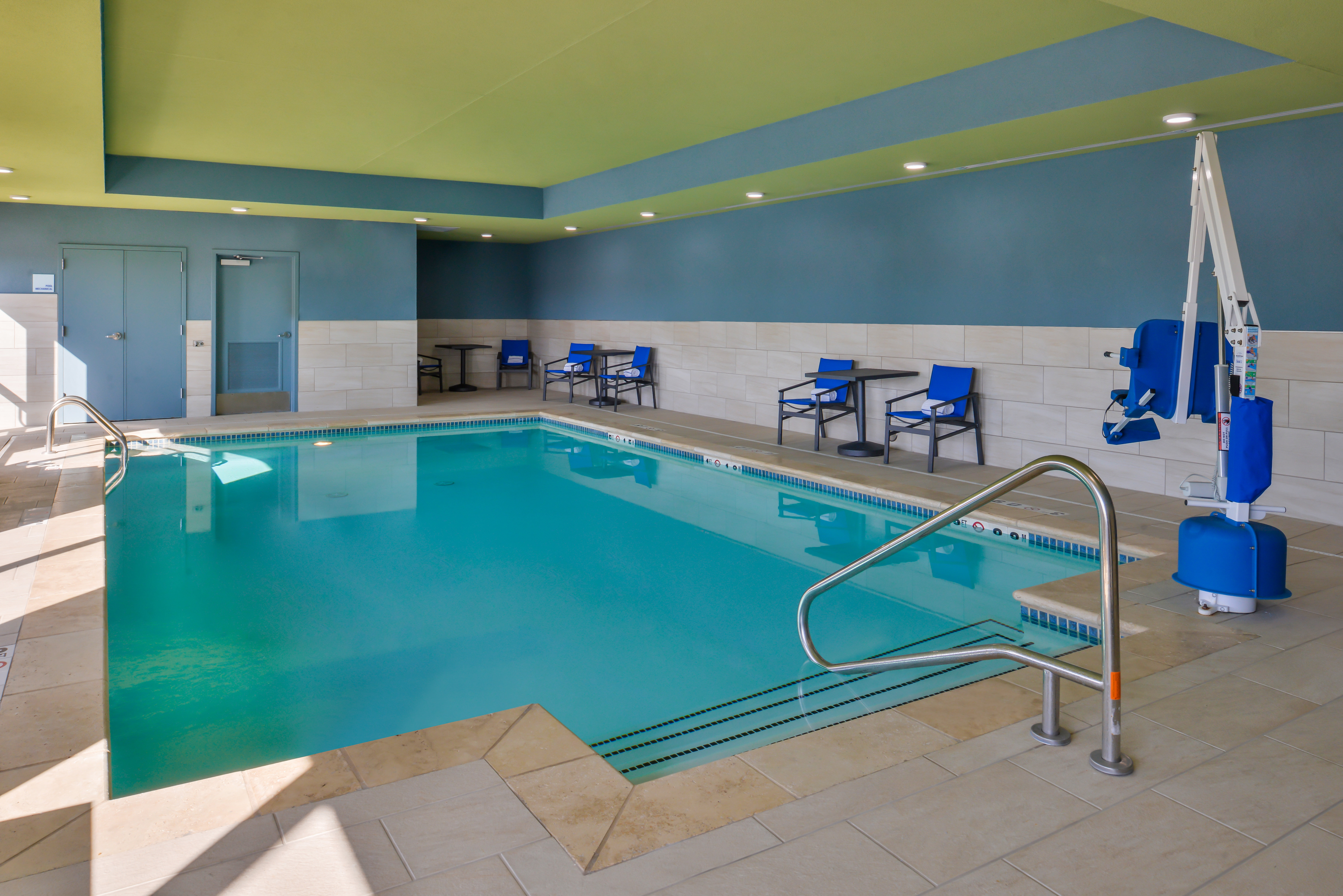 holiday inn exp and sts kansas city lees summit