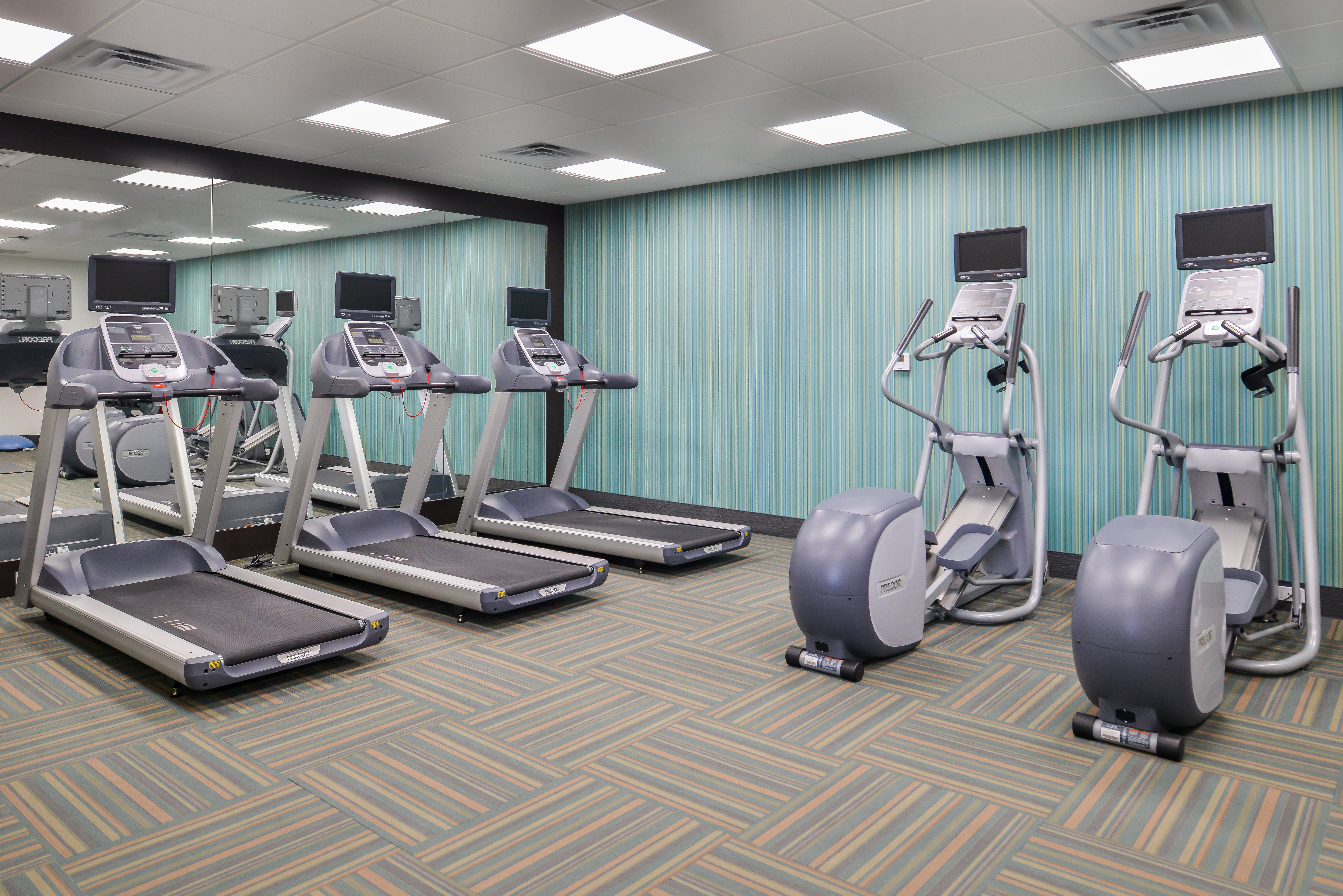 holiday inn exp and sts kansas city lees summit