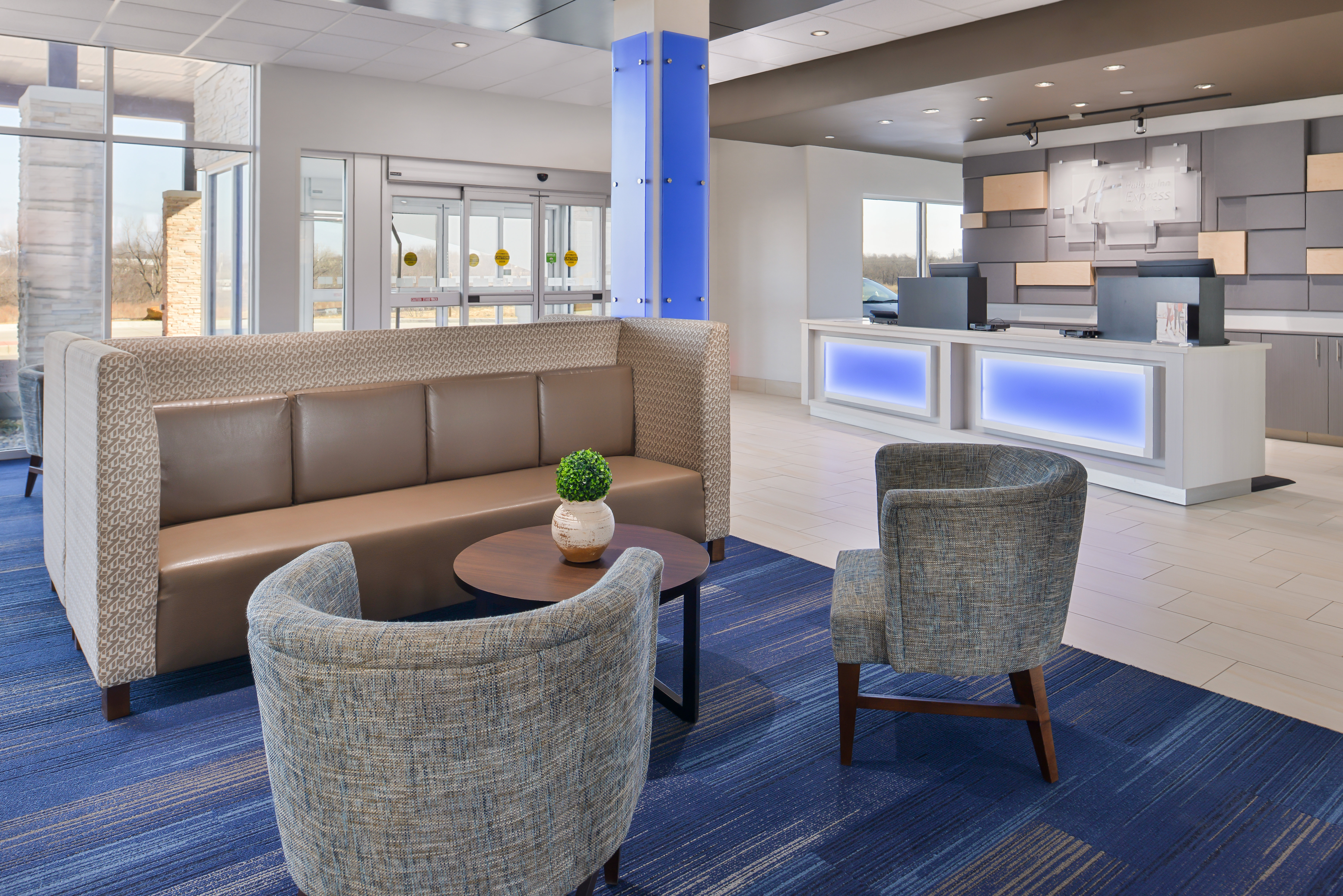 holiday inn exp and sts kansas city lees summit