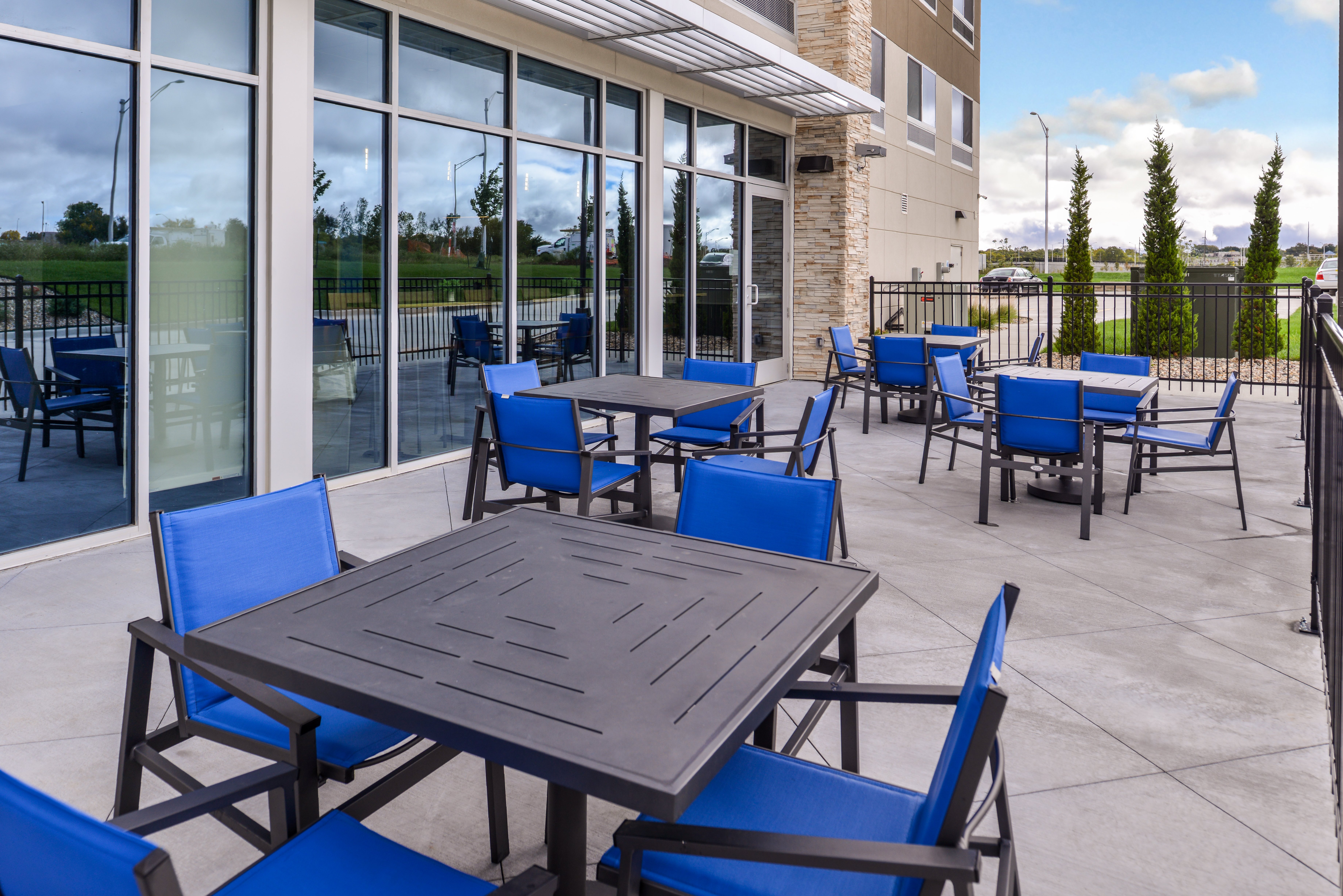 holiday inn exp and sts kansas city lees summit