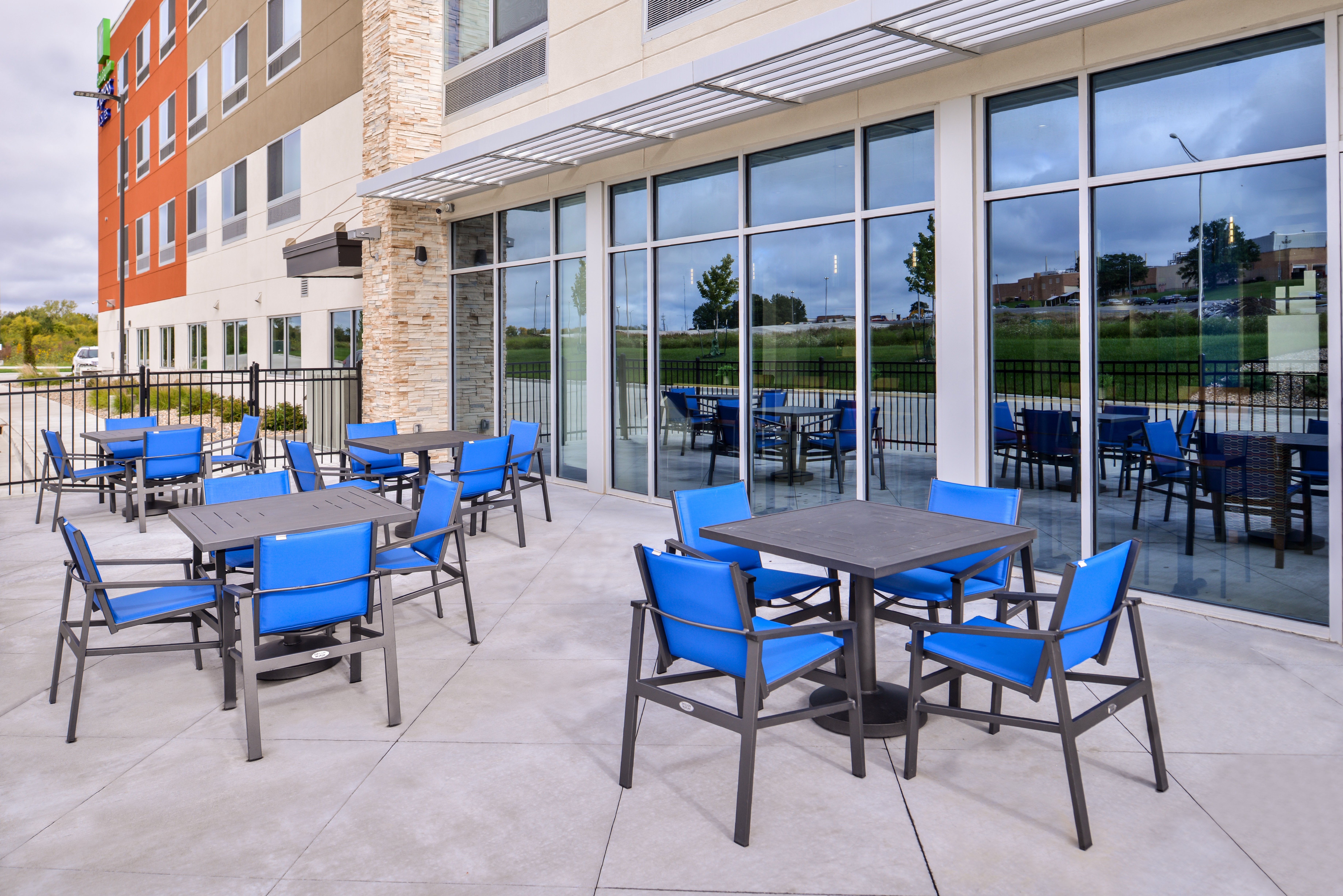 holiday inn exp and sts kansas city lees summit