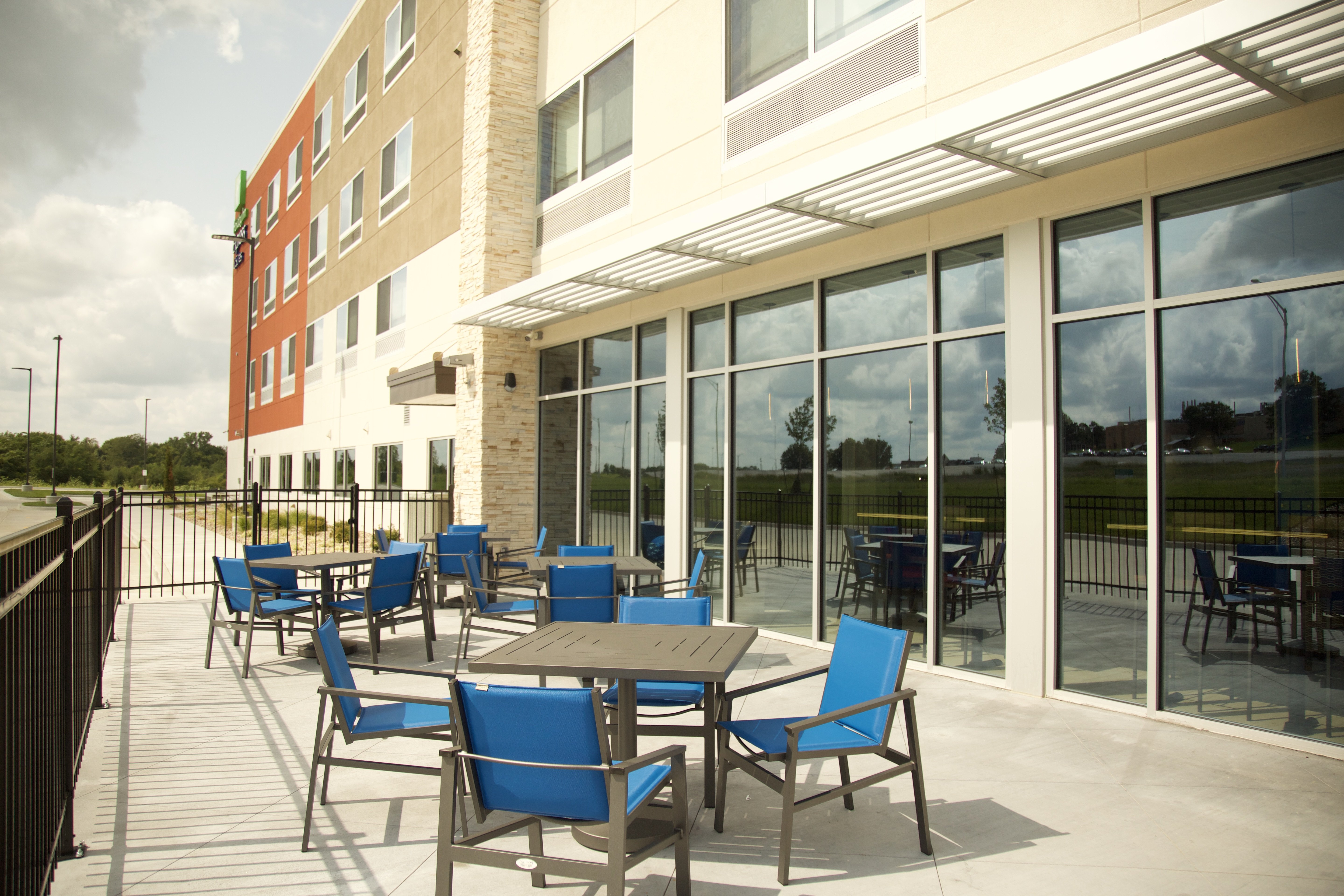 holiday inn exp and sts kansas city lees summit