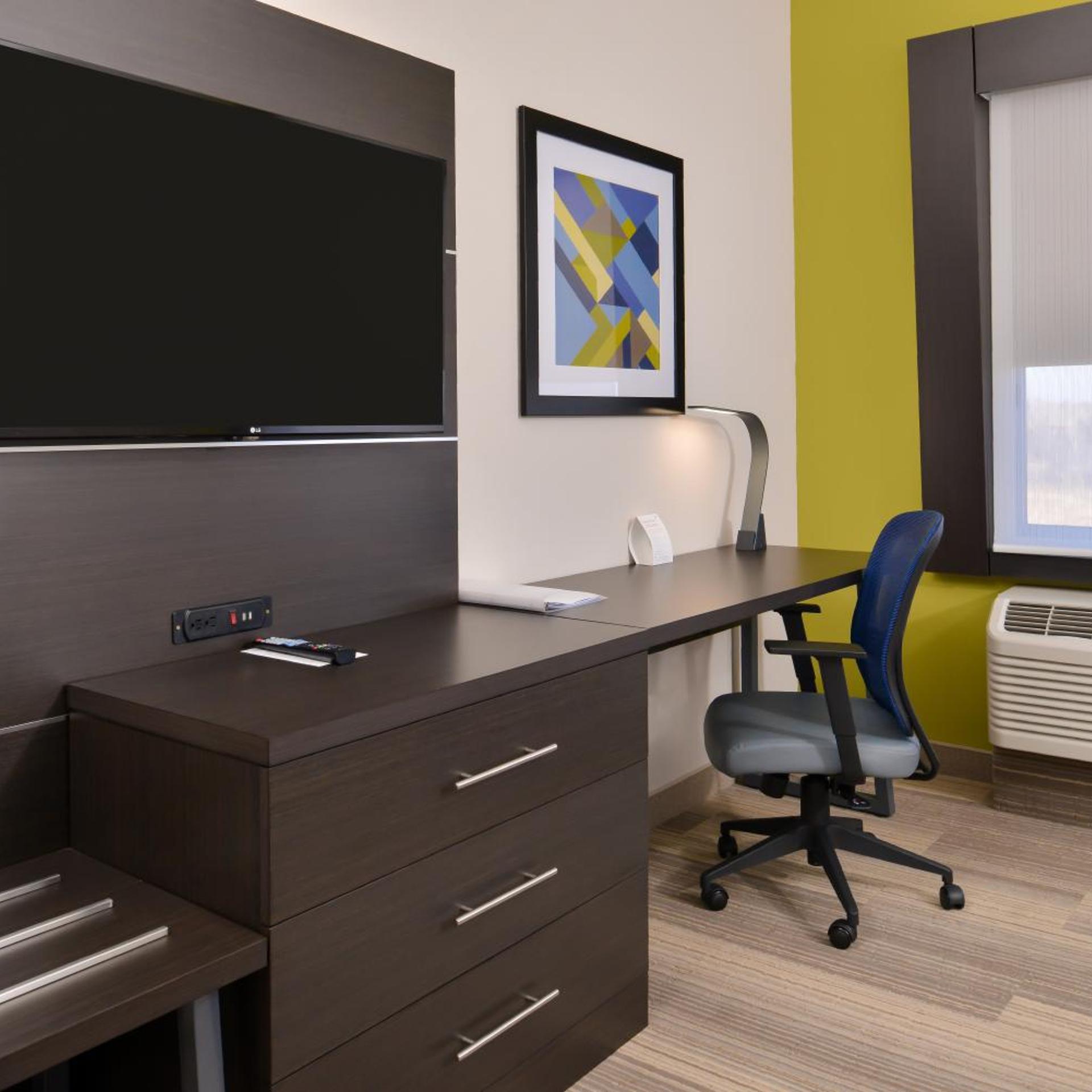 holiday inn exp and sts kansas city lees summit