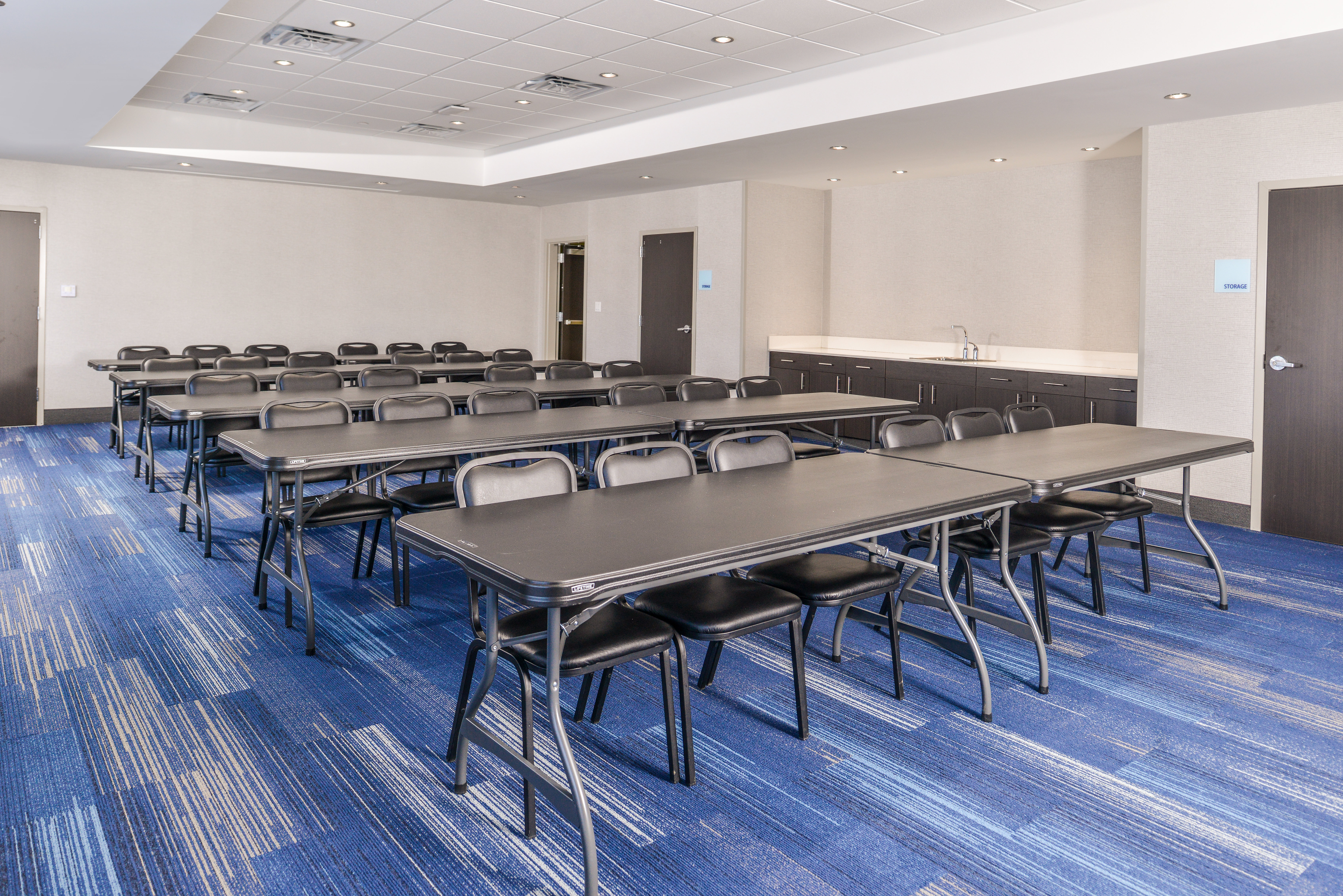 holiday inn exp and sts kansas city lees summit
