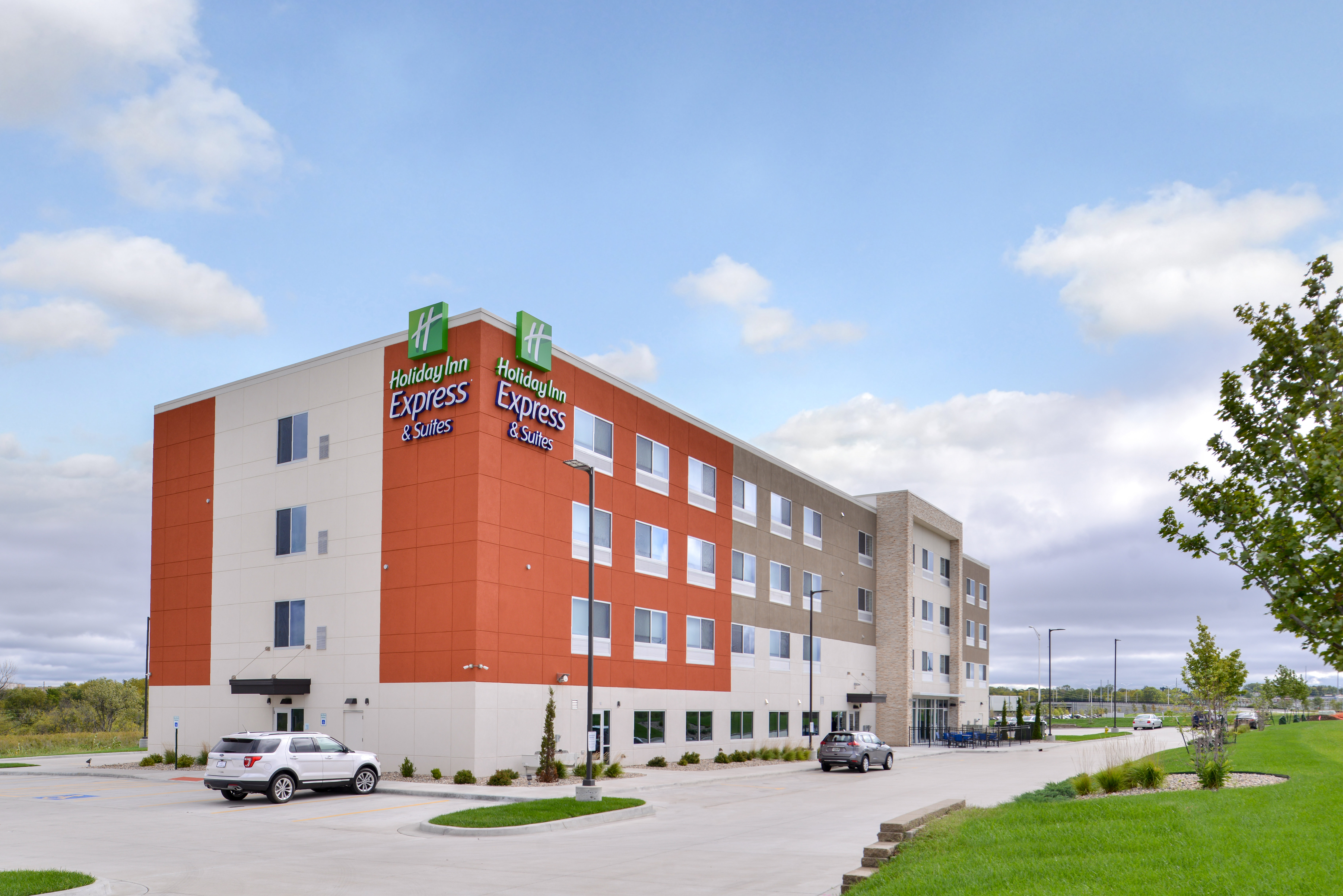 holiday inn exp and sts kansas city lees summit