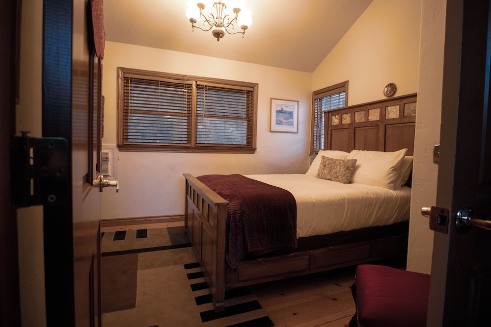 tucker peak lodge