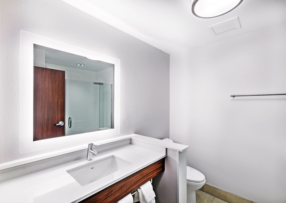 holiday inn express and suites chanute by ihg