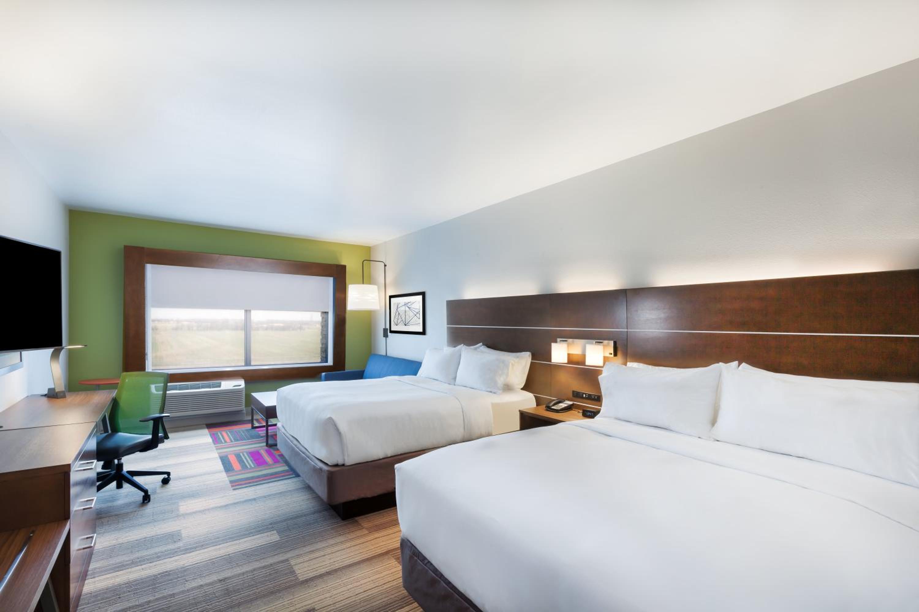 holiday inn express and suites chanute by ihg