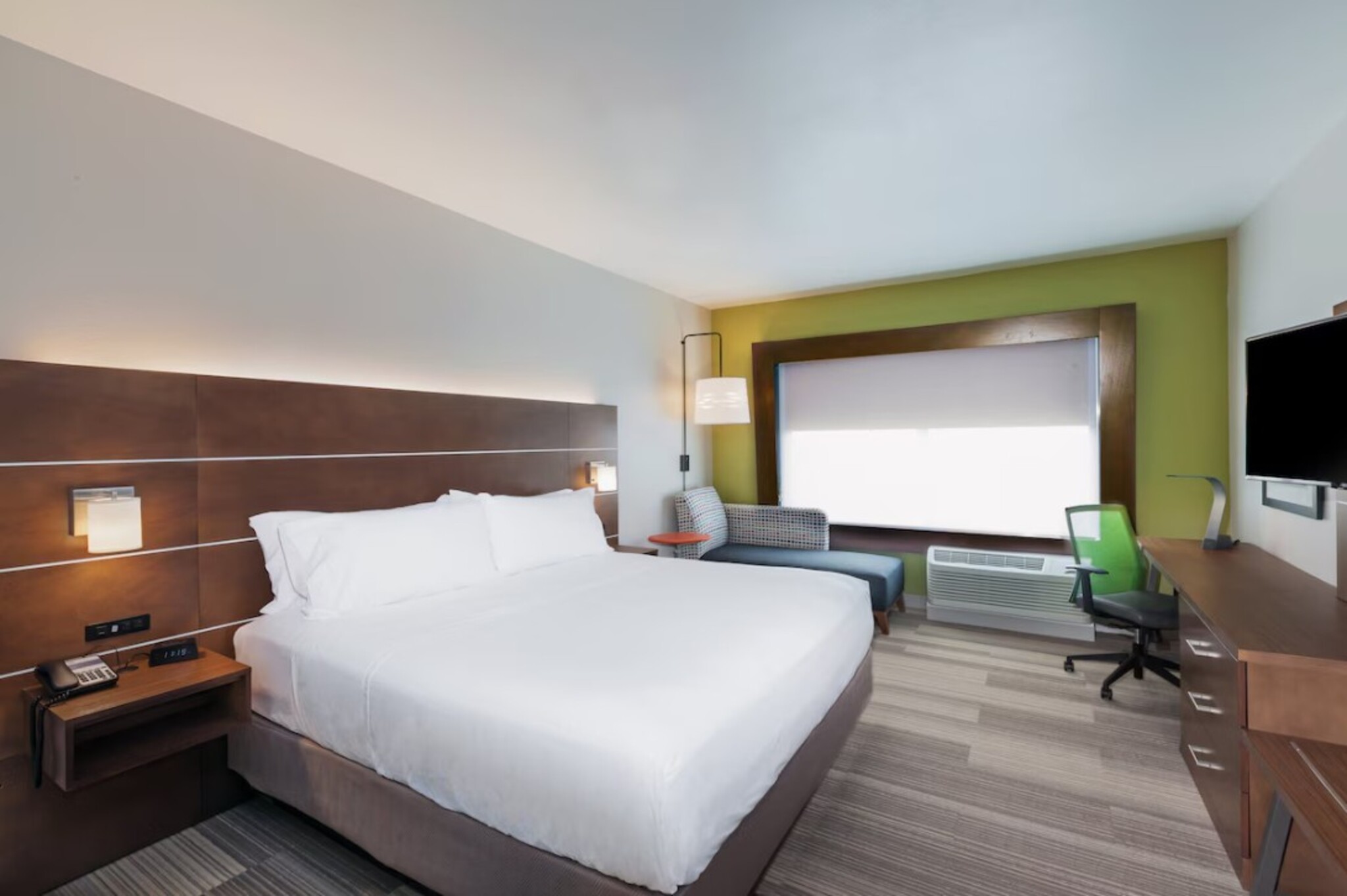holiday inn express and suites chanute by ihg