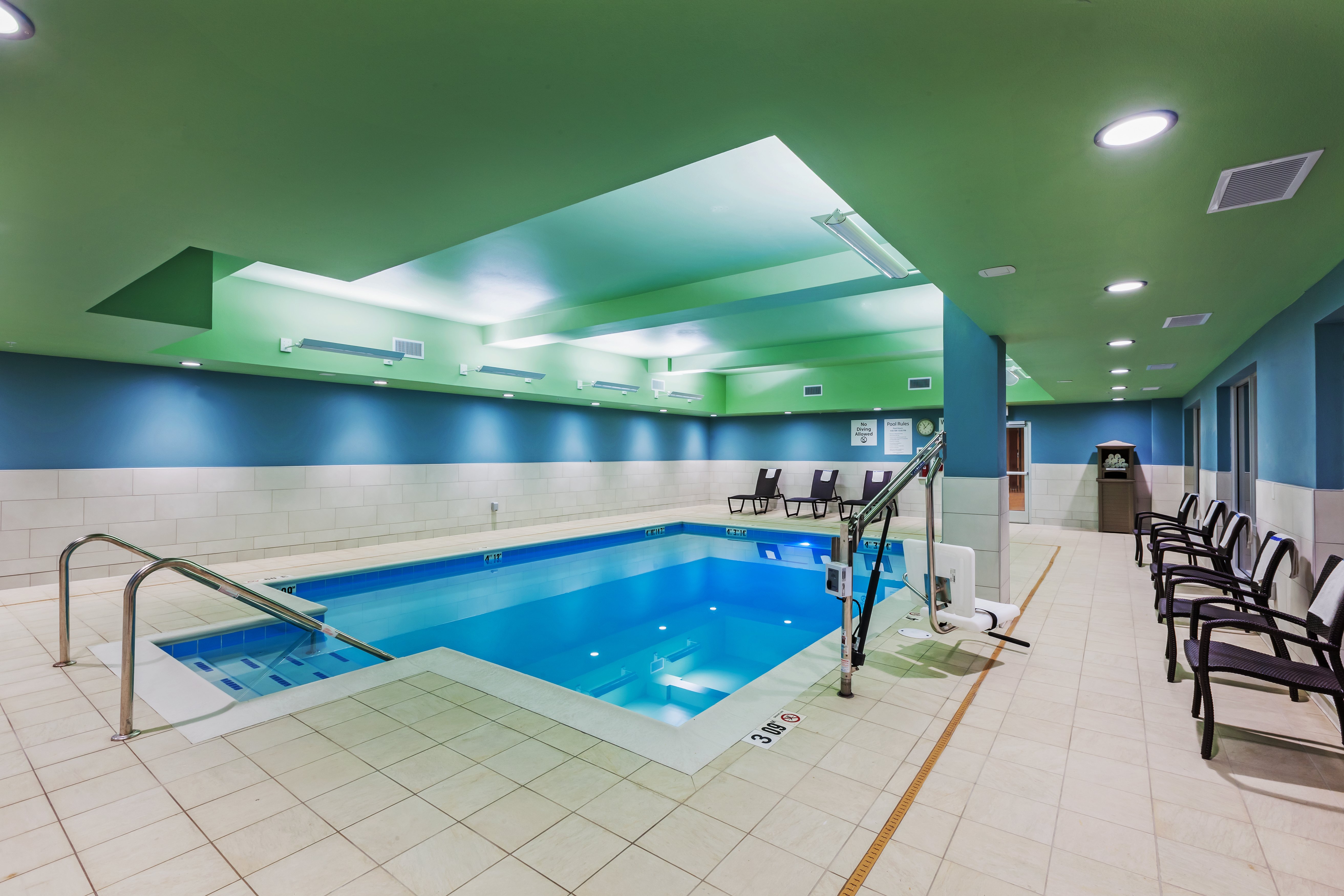 holiday inn express and suites chanute by ihg