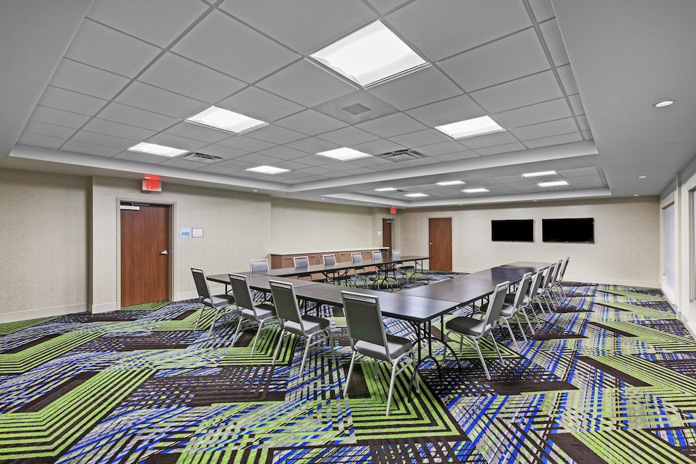 holiday inn express and suites chanute by ihg