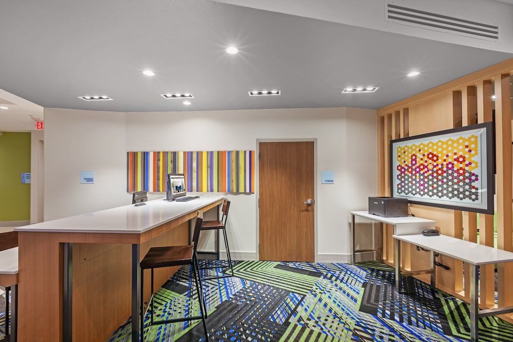 holiday inn express and suites chanute by ihg