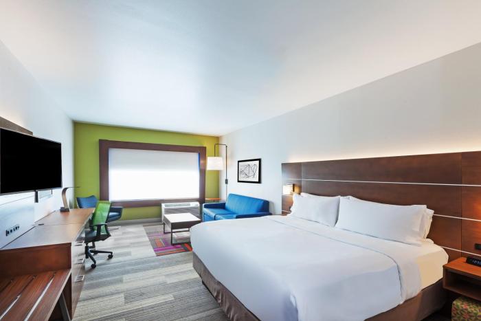 holiday inn express and suites chanute by ihg