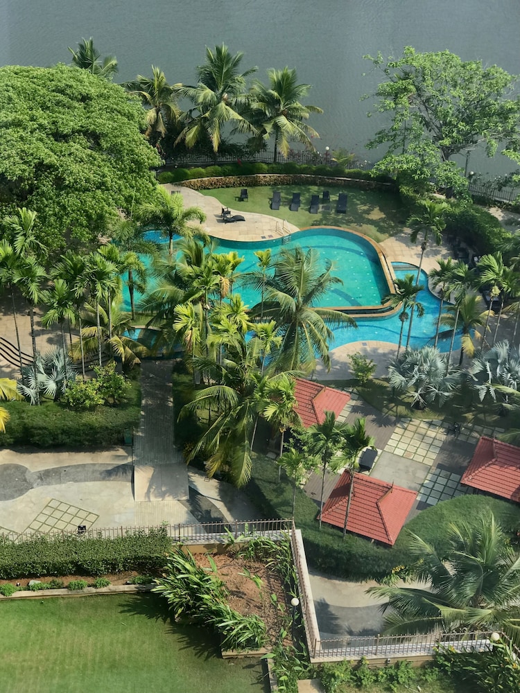 crowne plaza kochi by ihg