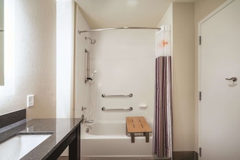 la quinta inn and suites by wyndham memphis downtown