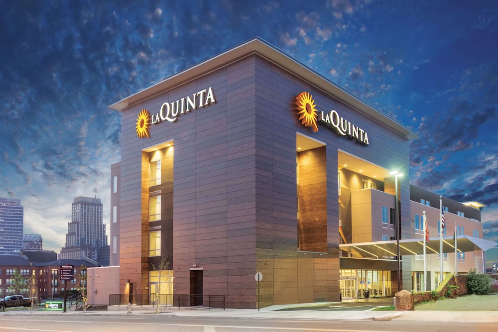 la quinta inn and suites by wyndham memphis downtown