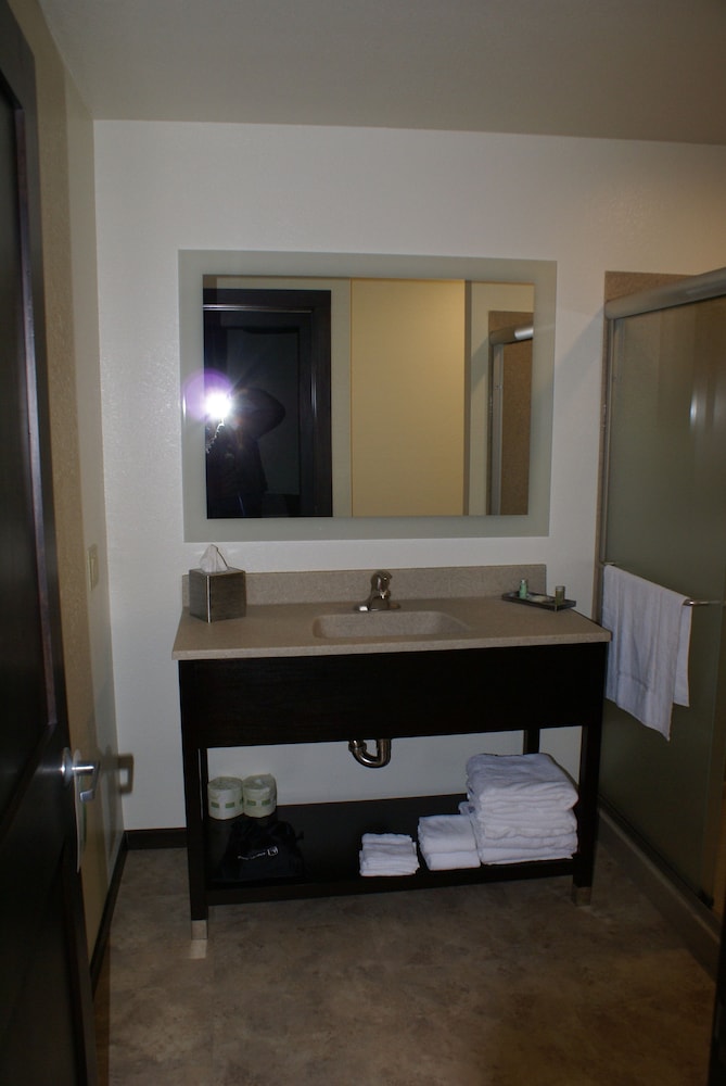 boarders inn and suites by cobblestone hotels syracuse