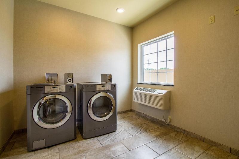 Cobblestone Hotel & Suites - Orrville,Barberton>>Akron,3 star