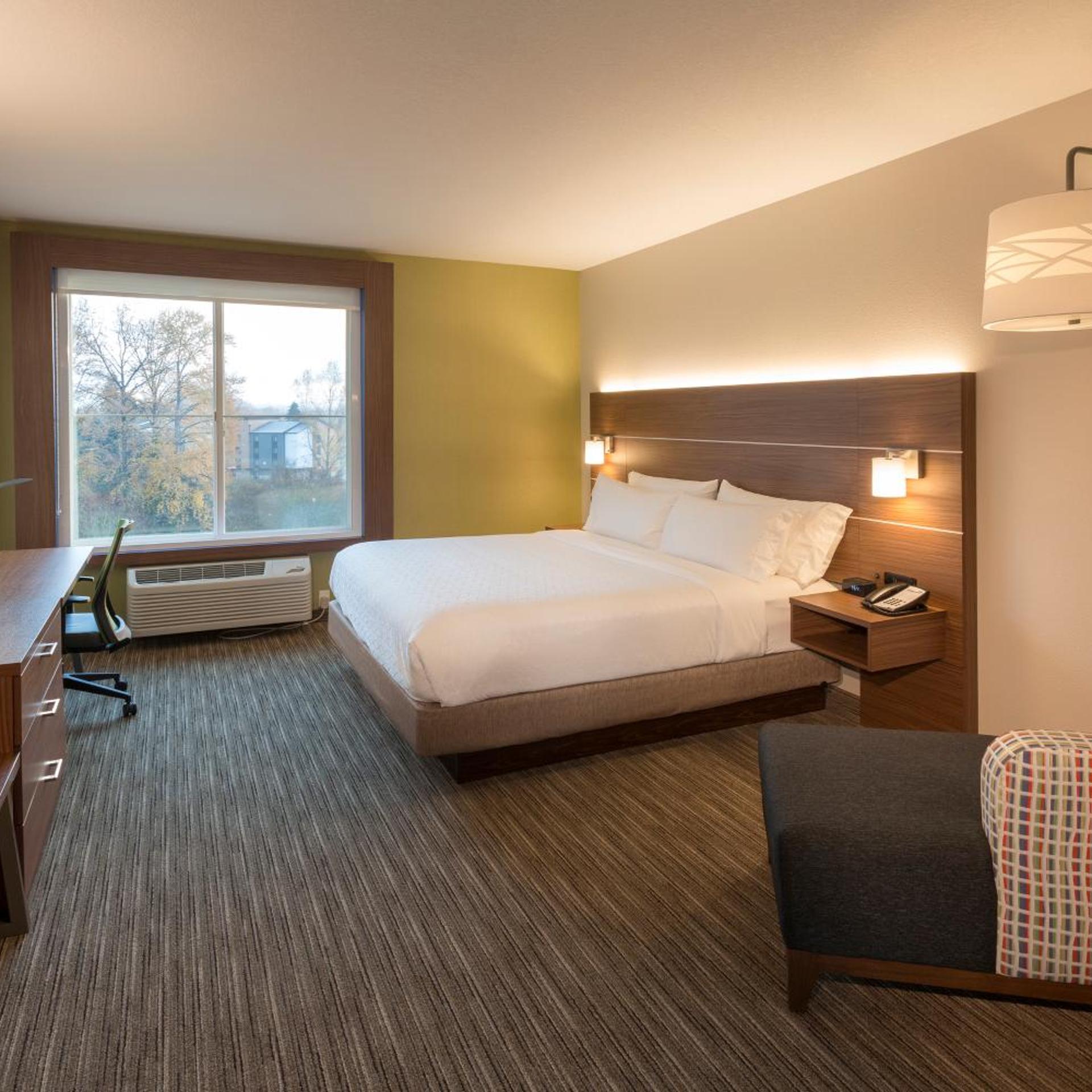 holiday inn express and suites seattle south tukwila
