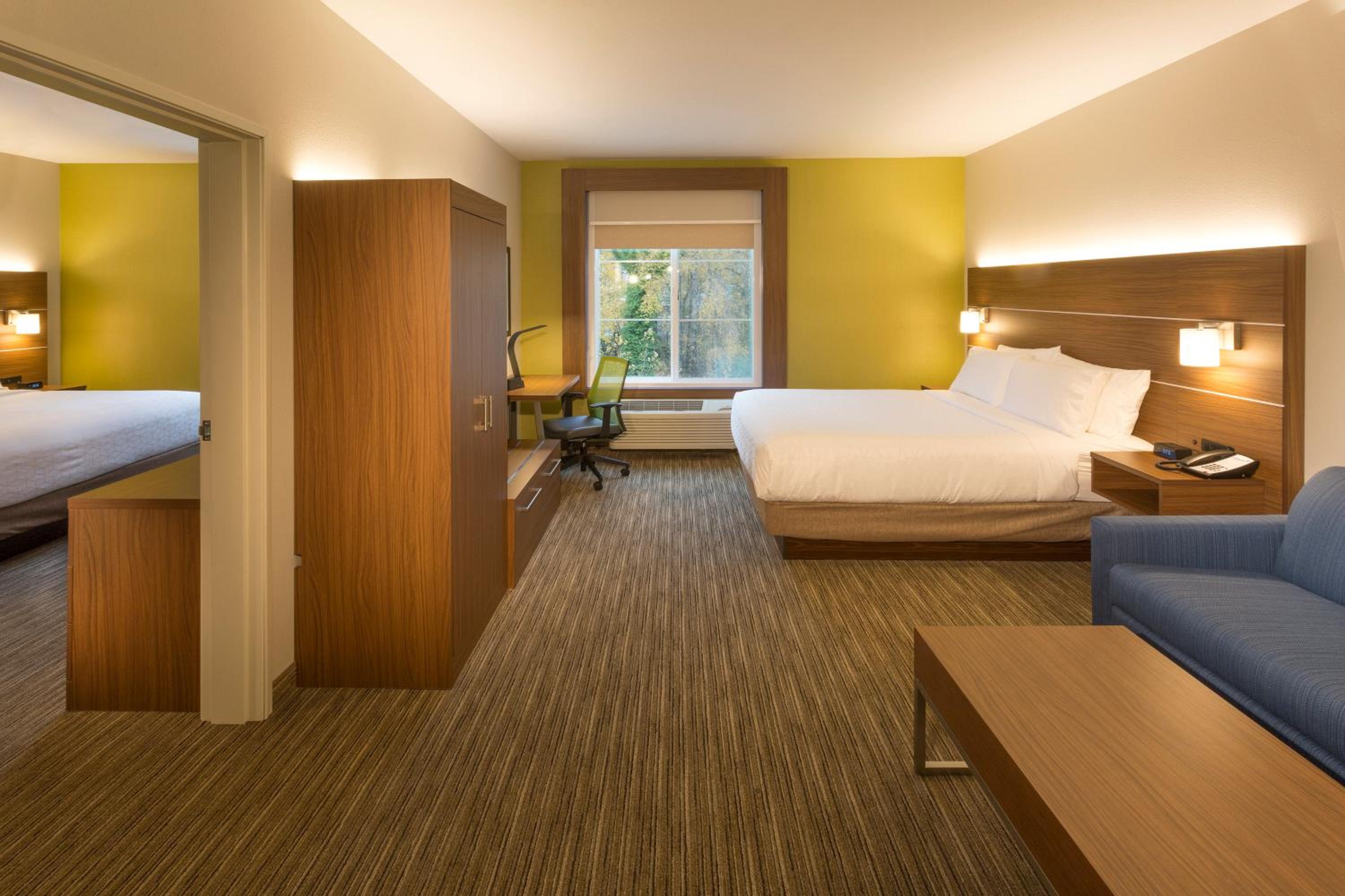 holiday inn express and suites seattle south tukwila