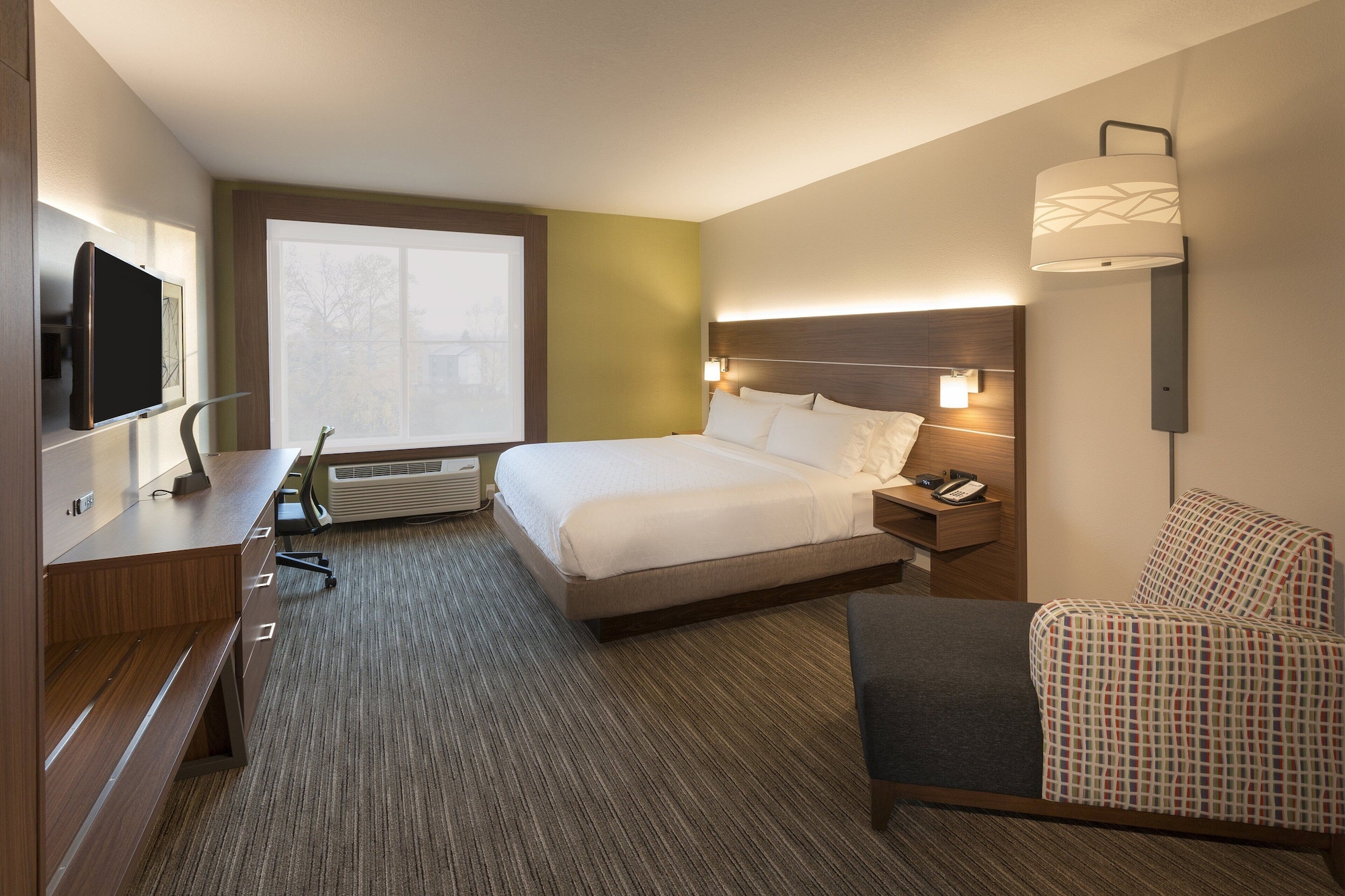 holiday inn express and suites seattle south tukwila