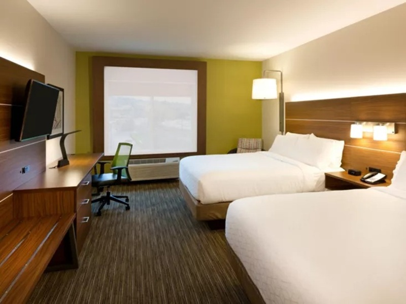 holiday inn express and suites seattle south tukwila