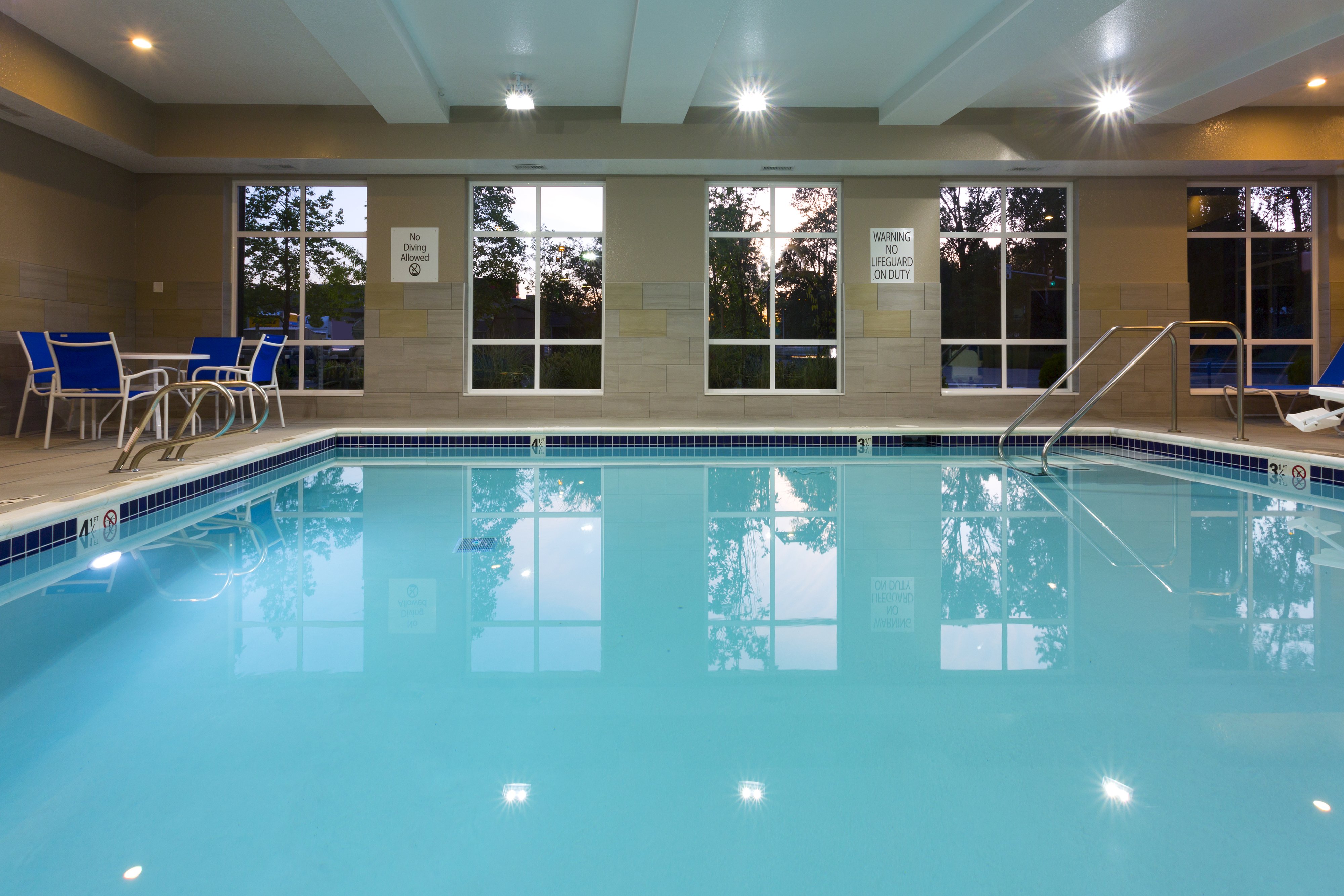 holiday inn express and suites seattle south tukwila