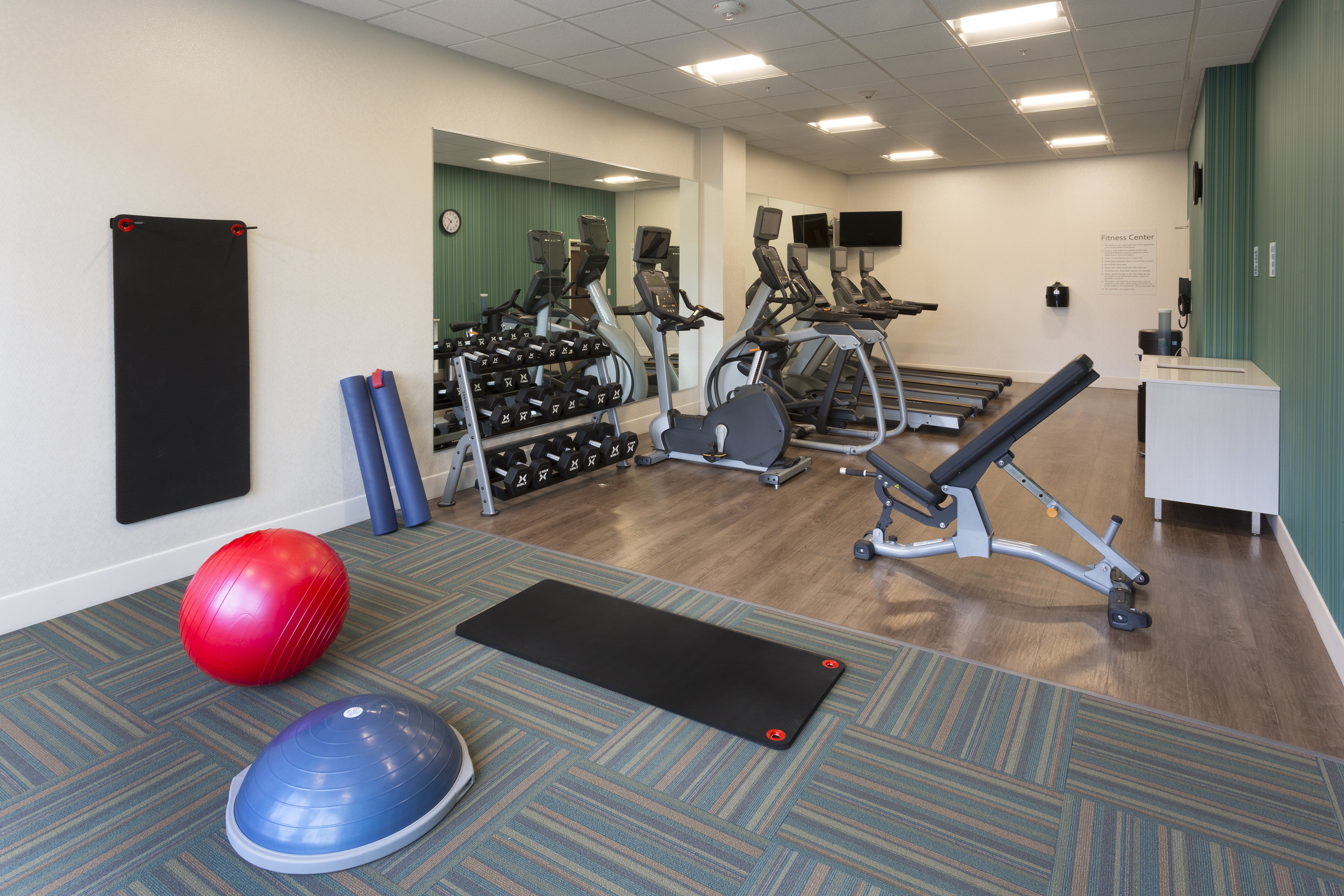 holiday inn express and suites seattle south tukwila