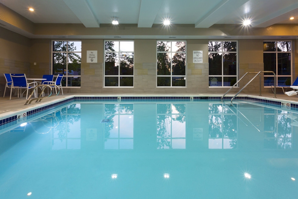 holiday inn express and suites seattle south tukwila