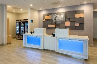 holiday inn express and suites seattle south tukwila