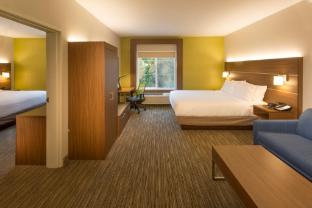 holiday inn express and suites seattle south tukwila