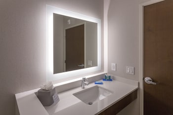 Holiday Inn Express And Suites Seattle South Tukwila,Seattle>>Seatac,3 star