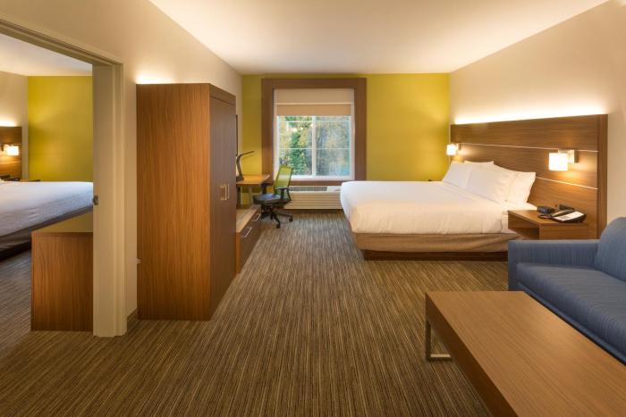 holiday inn express and suites seattle south tukwila