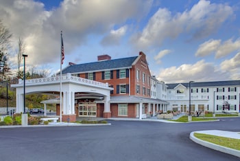 hampton inn and suites manchester