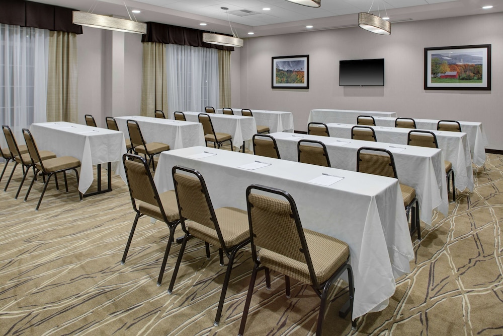 hampton inn and suites manchester